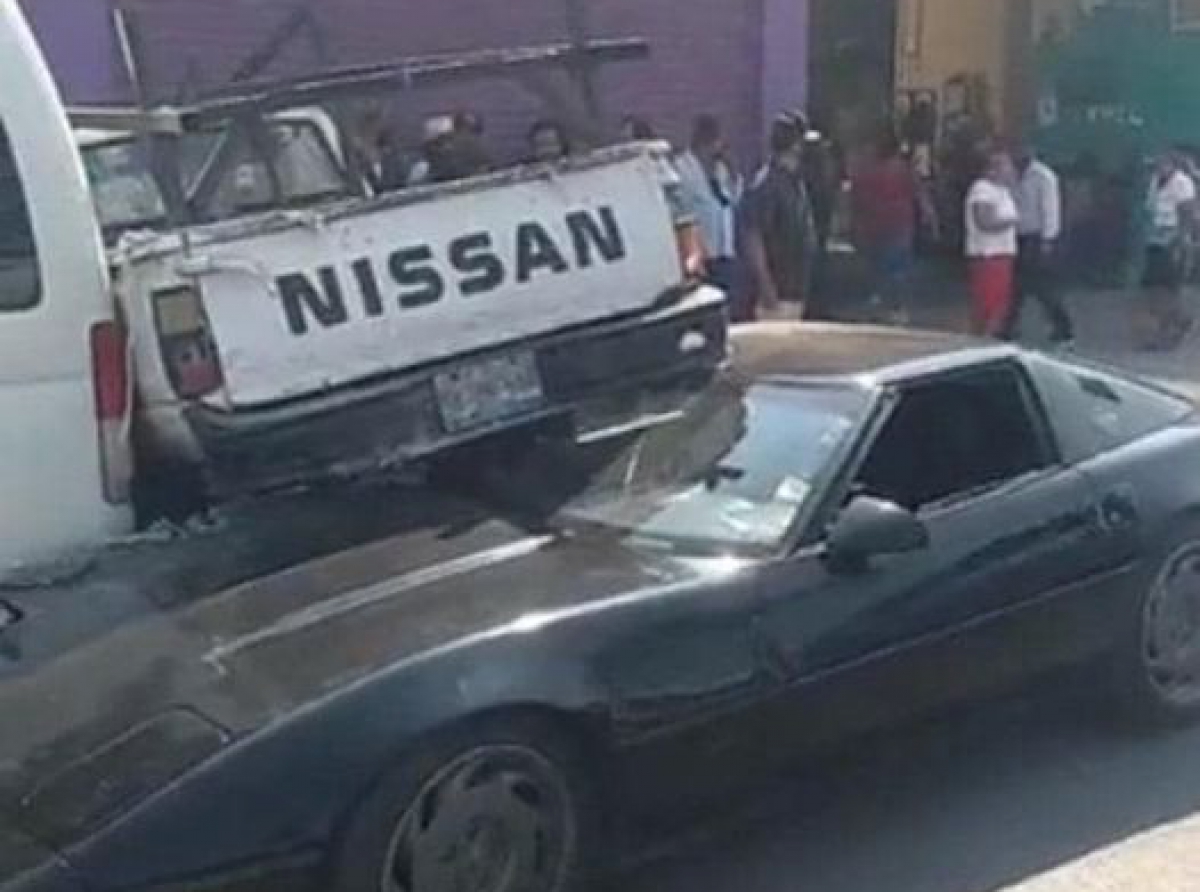 Choque aparatoso bloquea circulación vehicular en Izúcar de Matamoros 