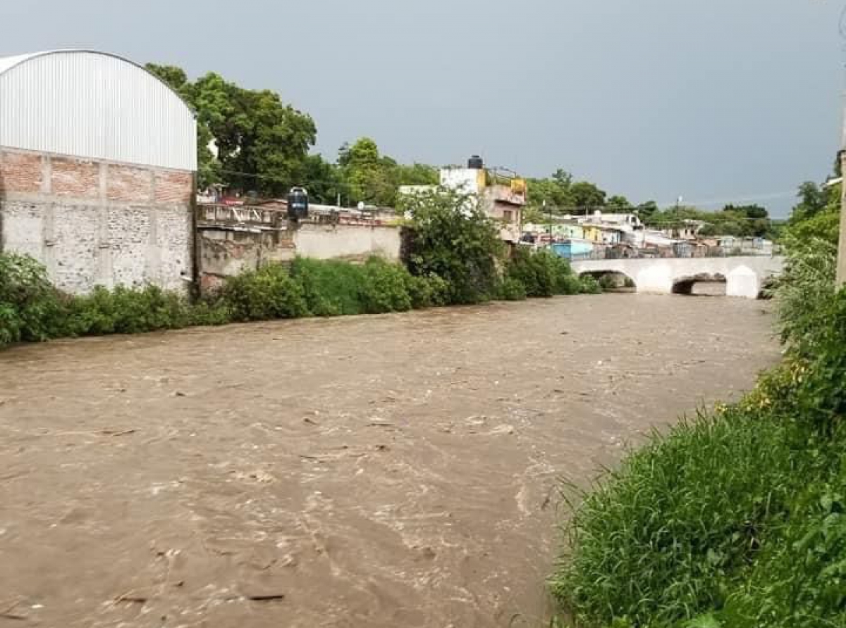 ¡Alerta! Aumenta el nivel del río Nexapa y se desborda