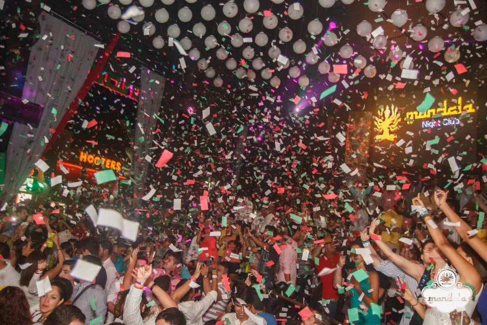 Poblanos obtienen regalo sorpresa tras fiesta de graduación en Cancún. 