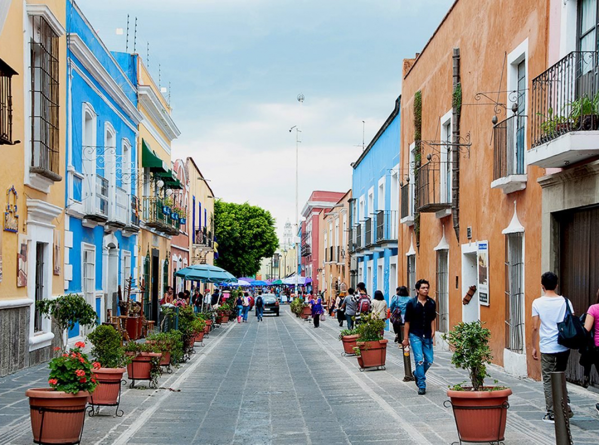 Asaltante es detenido por un par de mujeres en centro histórico de puebla.