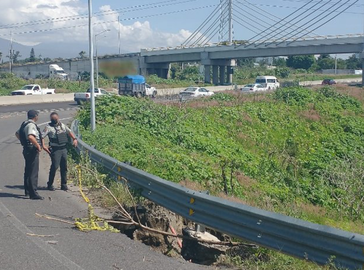 Obras Públicas de Atlixco serán los encargados de reparar el “deslizamiento” en tramo federal. 