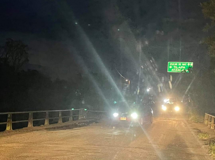 Fuertes lluvias provocan deslave en carretera Izúcar-Atencingo