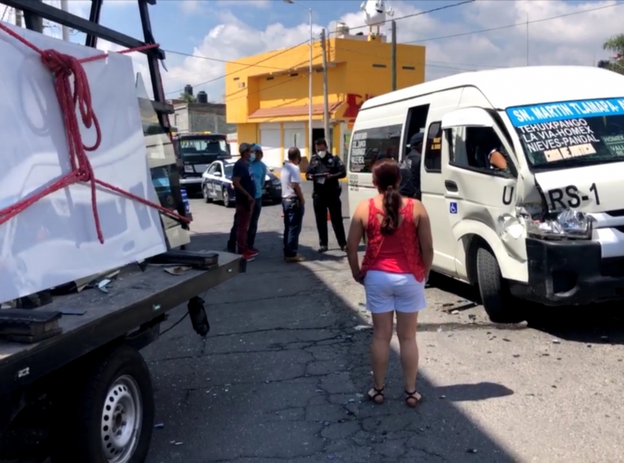 Aparatoso accidente ocurre en vialidad de Atlixco