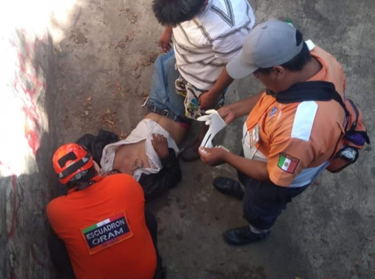 Iba ebrio y muere al caer de un puente