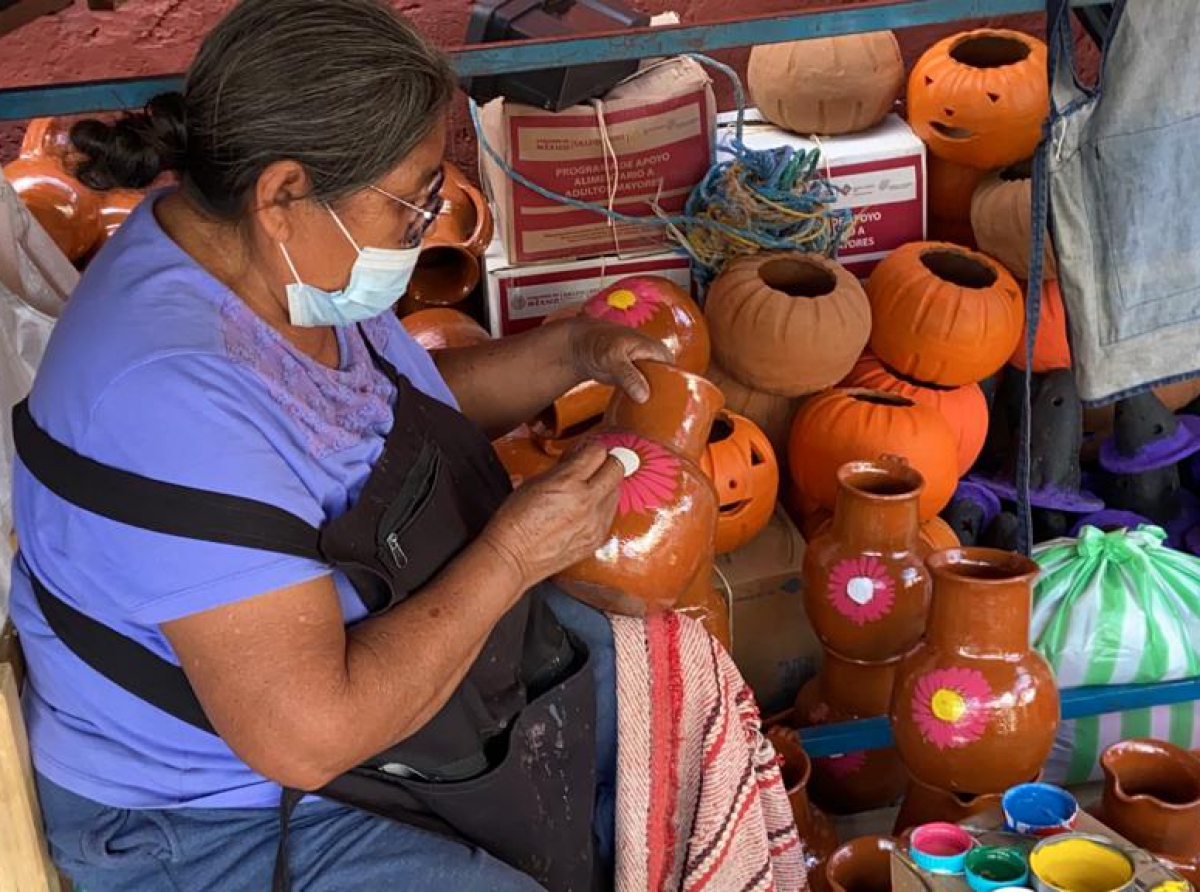 Arranca venta de loza de temporada de Todos Santos en Atlixco 