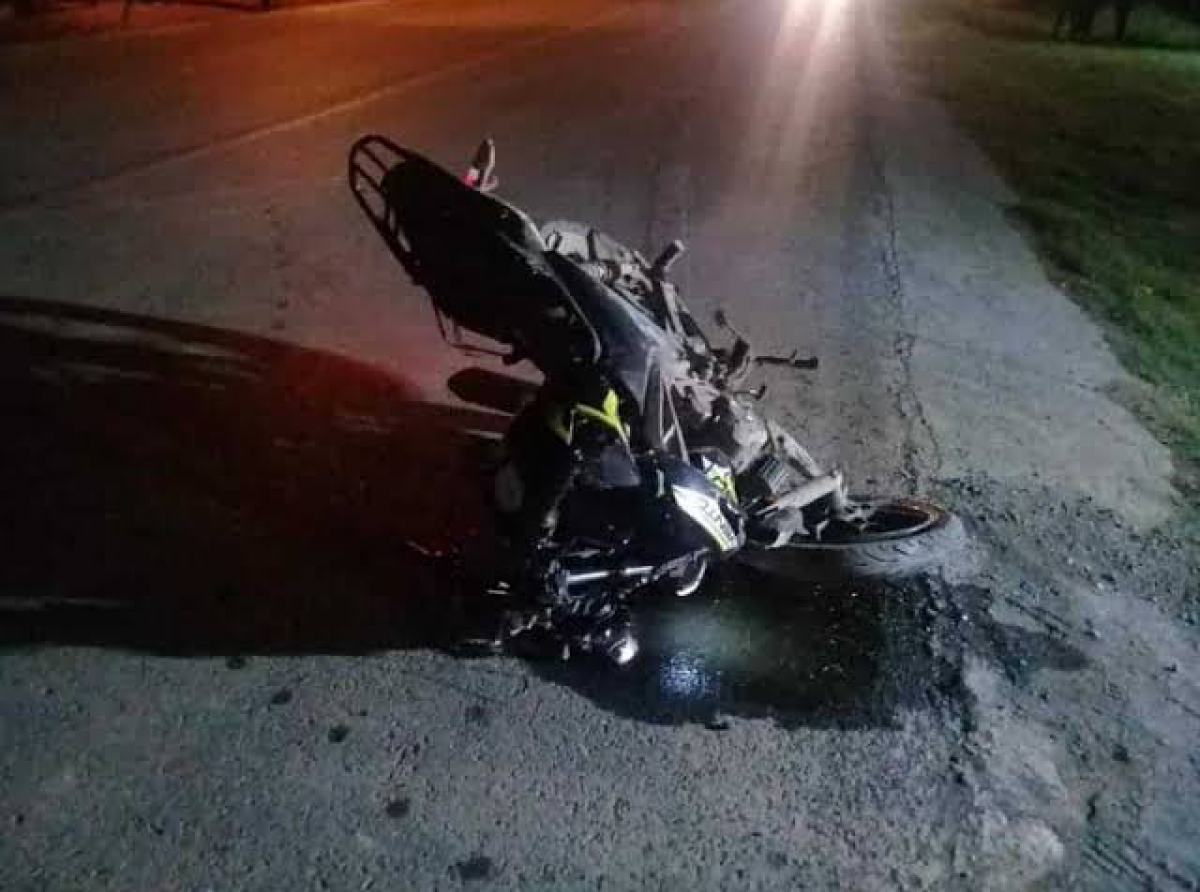 Un motociclista se impacta contra doble semirremolque  en Atlixco