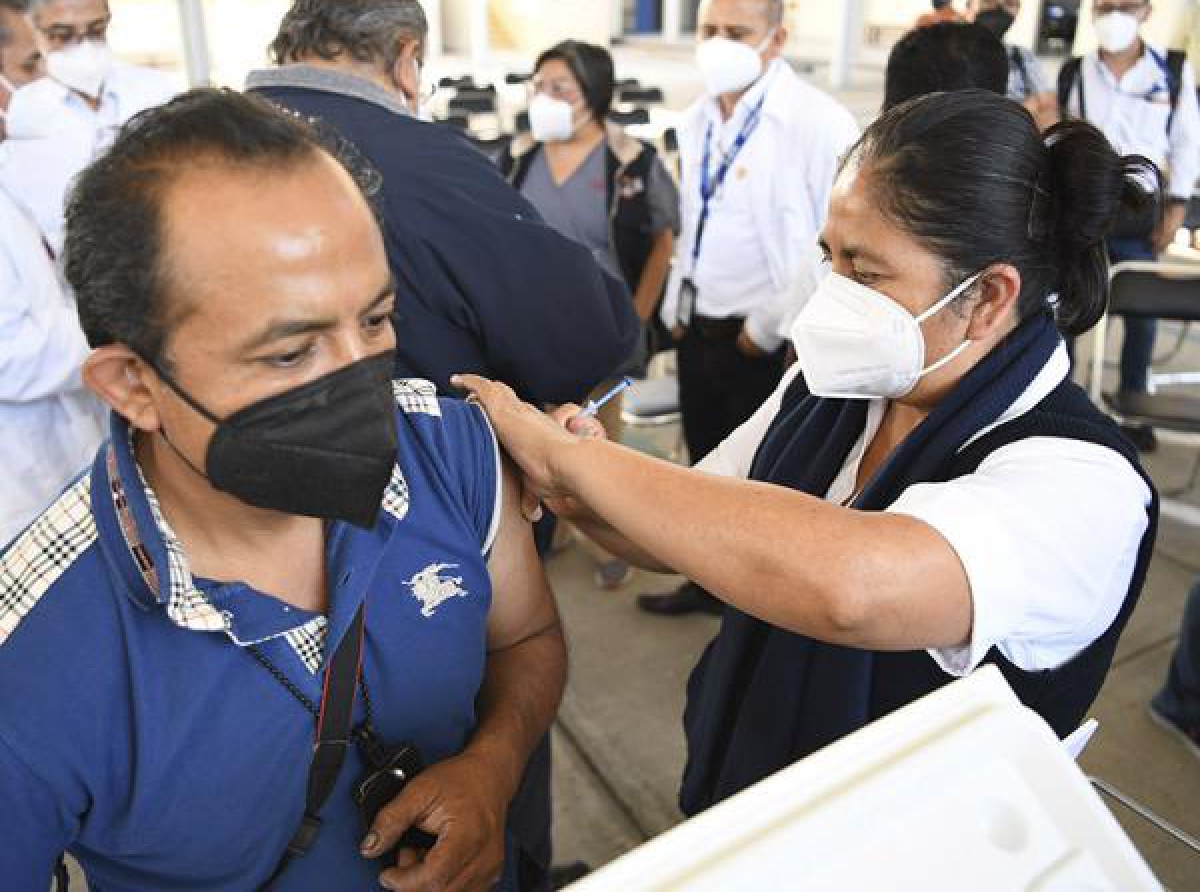 Arranca jornada de vacunación contra la influenza en Puebla