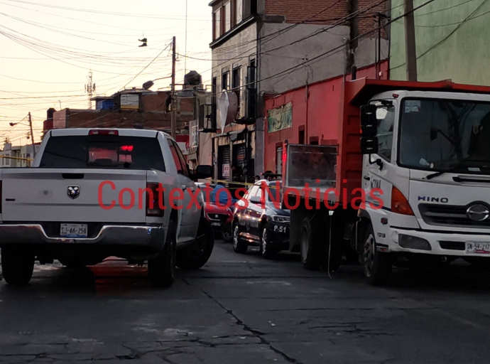 Privan de la vida en plena vía publica a masculino en Atlixco 