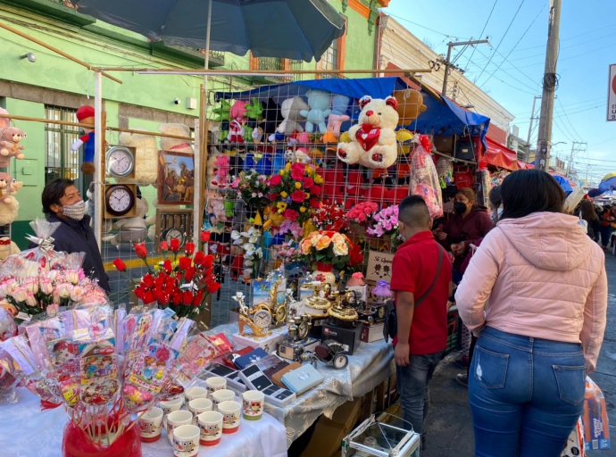 Cupido anda pobre, reportan bajas ventas este día del amor y la amistad en Atlixco 