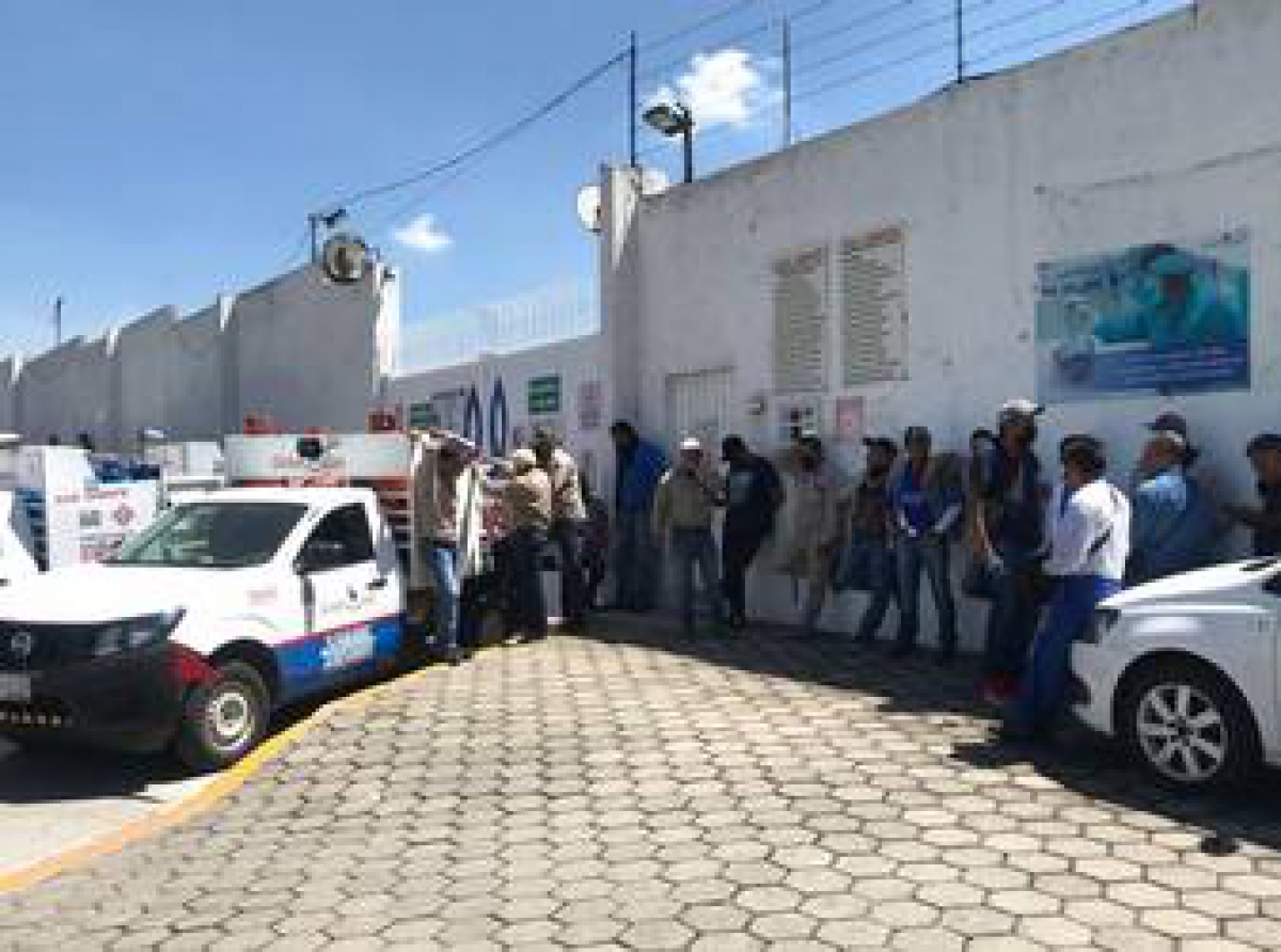 Amagan a dos vigilantes y roban en oficinas de Gas de Oriente en Santa Clara Ocoyucan 