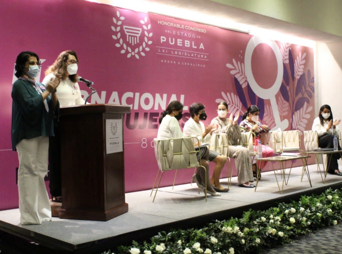 "Las mujeres somos agentes de cambio y no víctimas" : Ariadna Ayala 