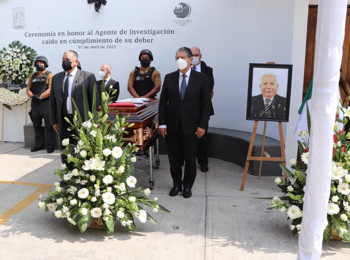 FGE rinde homenaje a Agente Investigador fallecido en Tlalancaleca