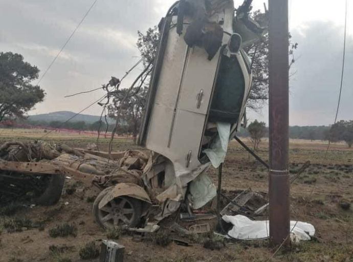 Mujer se vuelca en su auto y pierde la vida 