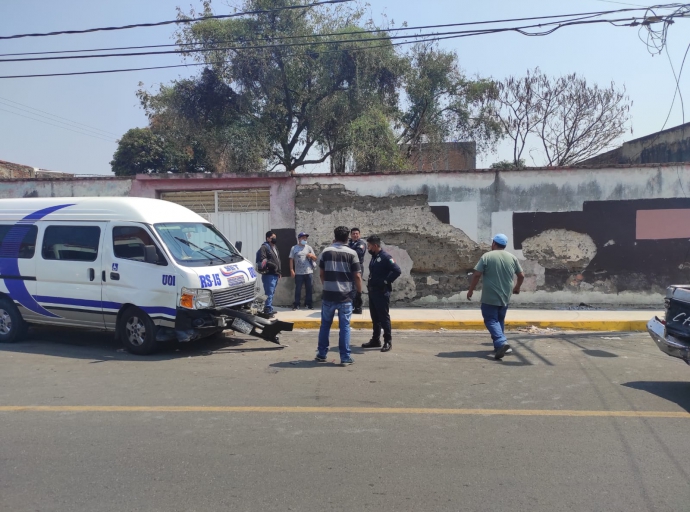 De nueva cuenta accidente vial en Atlixco, tres unidades involucradas. 