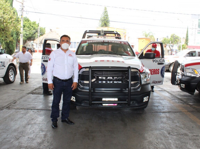 En Huaquechula estrenan unidad de bomberos.