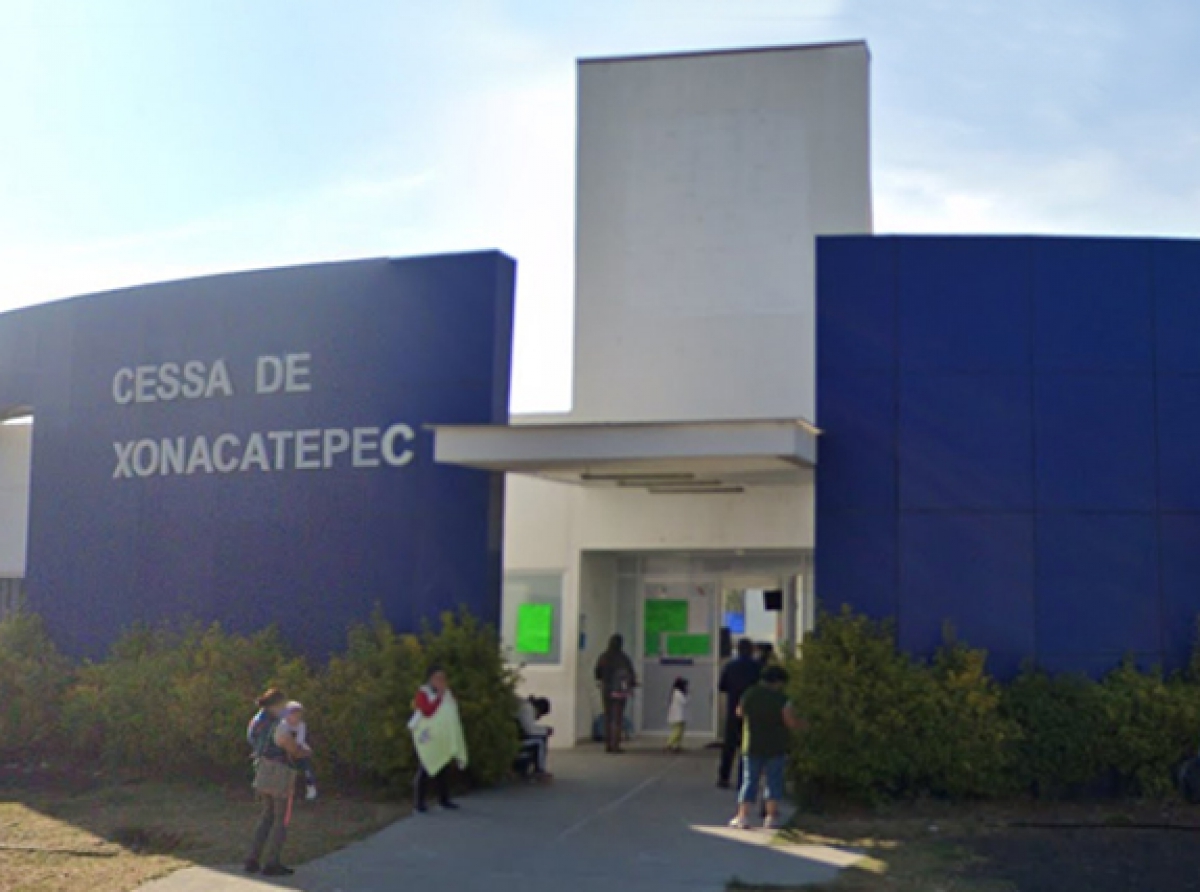 Fiscalía de Puebla investigará el caso donde una joven de 17 años murió desangrada en las puertas del CESSA Xonacatepec. 