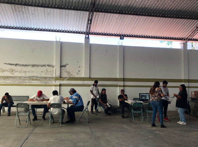 Comienza credencialización en el mercado de Santa Rita. 