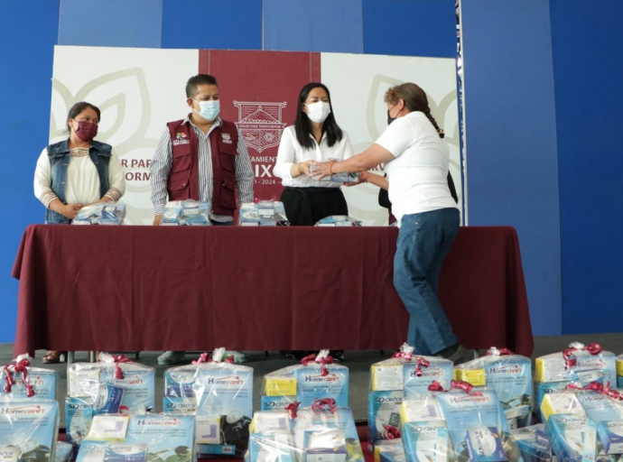 Se entregan kits médicos en Casas de Salud de Atlixco.