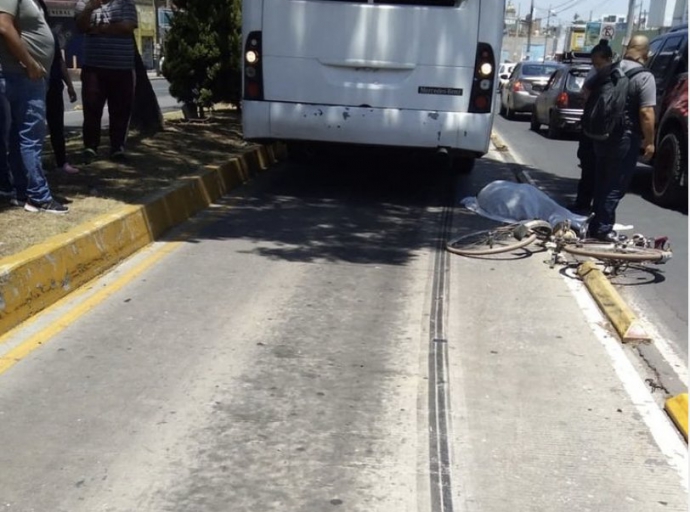 Ciclista muere atropellado por unidad de RUTA en la capital poblana. 