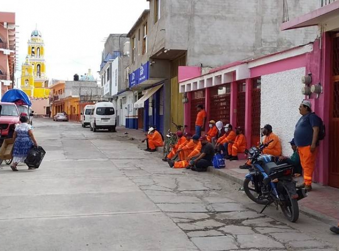 Se van a paro laboral trabajadores de limpia en Acatlán.