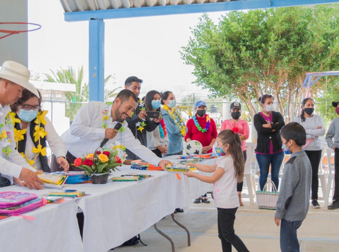 Inauguran desayunador en San Mateo Coatepec. 