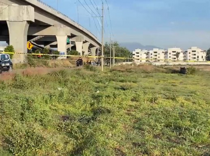 Localizan embolsado el cuerpo de un hombre en la México-Puebla.