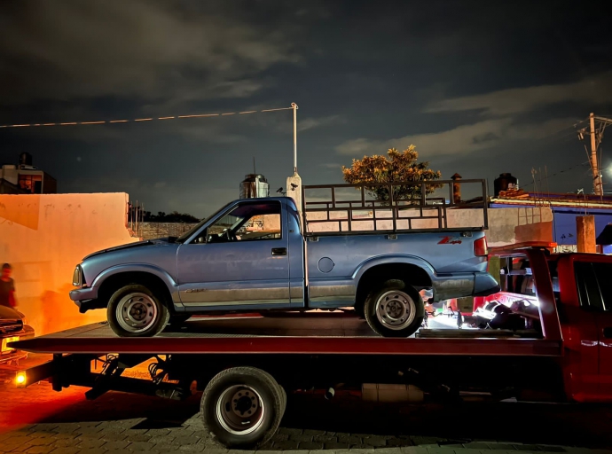 Recuperan camioneta robada en colonia El Popo.