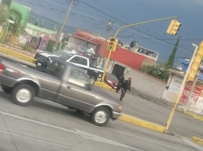 Presunto secuestro genera caos vial y hasta un perrito atropellado en Atlixco 