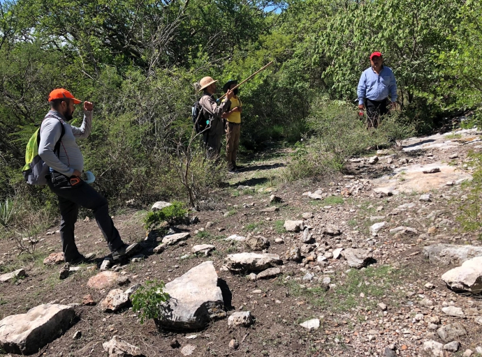 Ayuntamiento de Huaquechula realiza recorrido por el "Tenayo" acompañados por especialistas del INAH. 