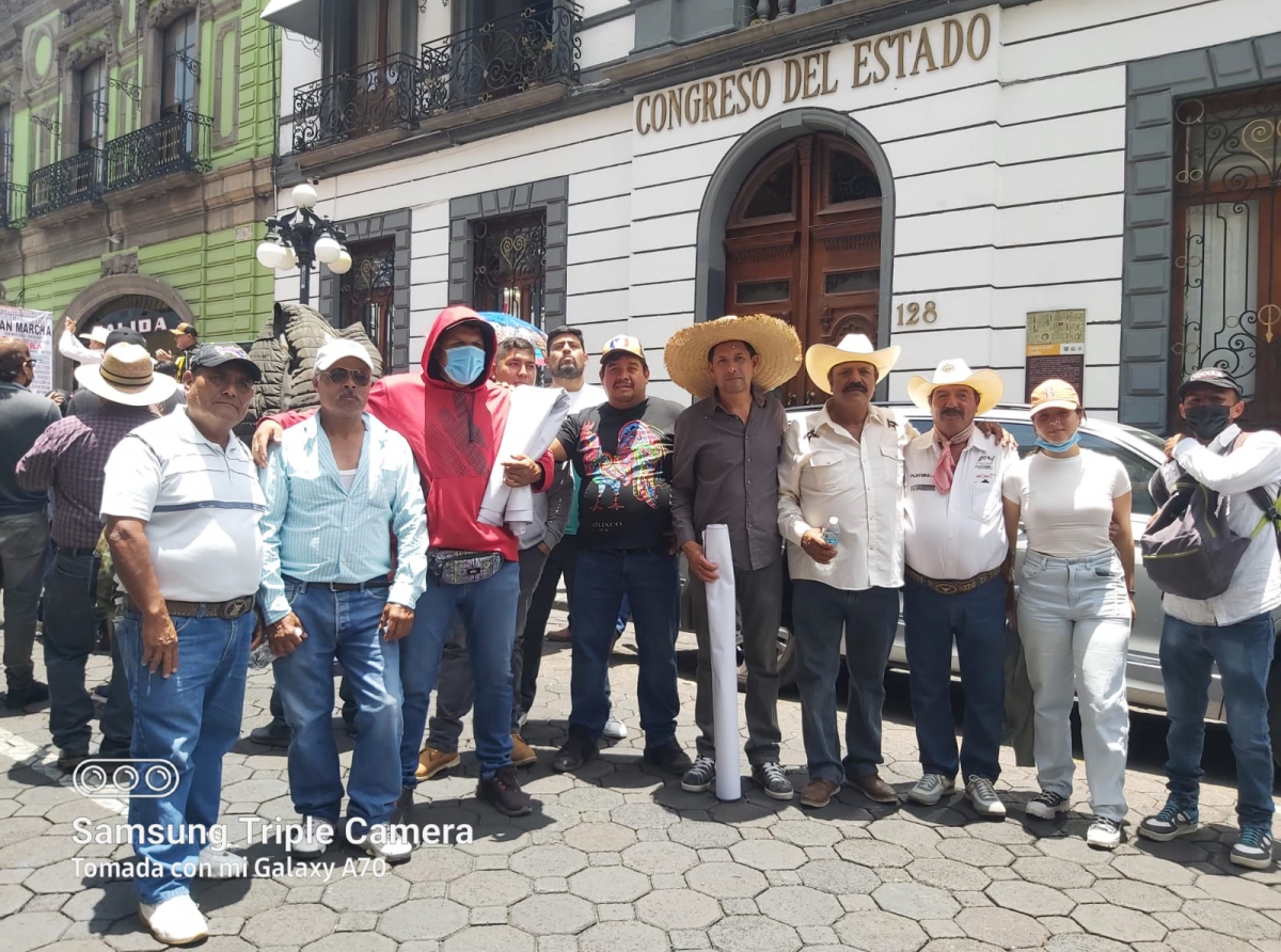 Galleros de Atlixco en contra de prohibición de peleas 