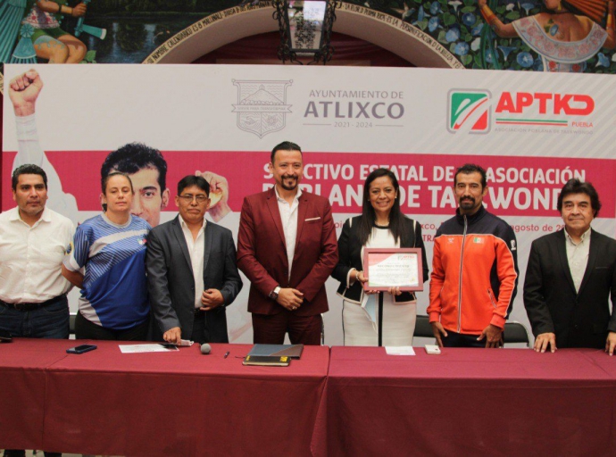 En presencia de campeón olímpico nombran a director municipal de la Asociación Poblana de Taekwondo