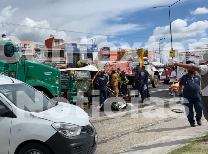 Fatal accidente ocurre en carretera federal Atlixco, 9 vehículos impactados