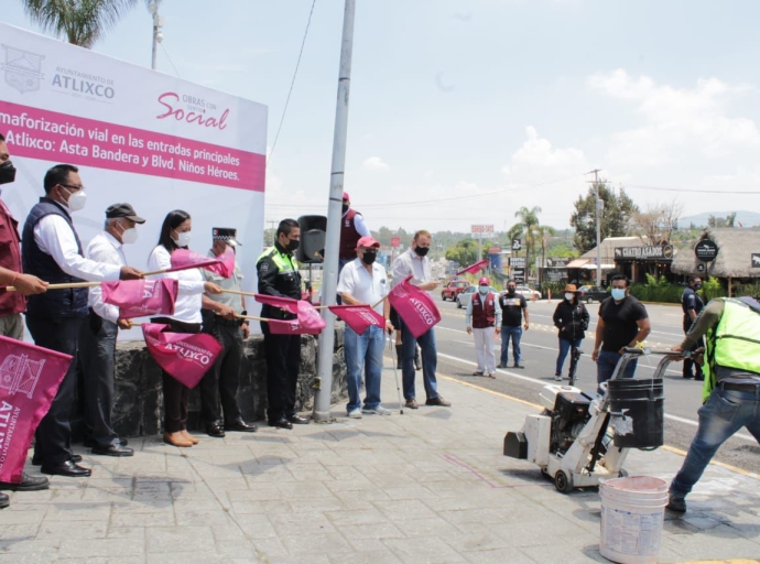 Con la intención de reducir accidentes viales se inicia instalación de ocho semáforos en puntos específicos de Atlixco