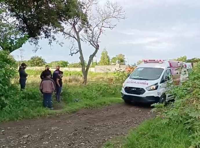 Encuentran a jovencita tirada en camino de terracería en Atlixco 