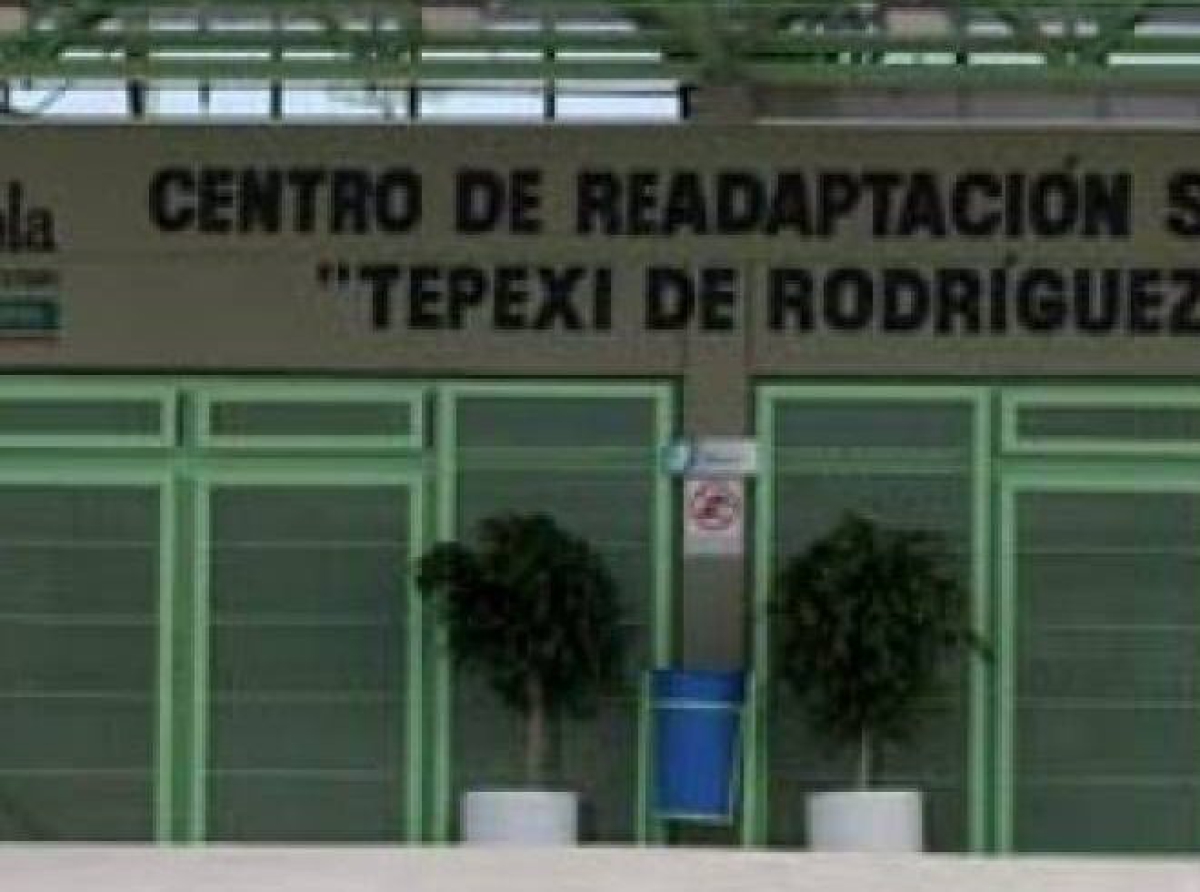 Custodios e internos asesinaron a un reo en el penal de Tepexi