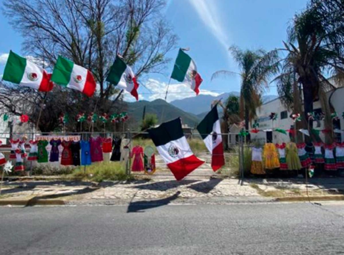 Abuelito muere cuando intentaba poner sus adornos septembrinos 