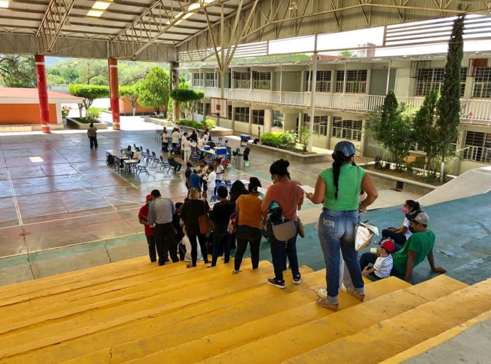 Revientan gas pimienta e intoxica a estudiantes en escuela de Acatlán de Osorio 