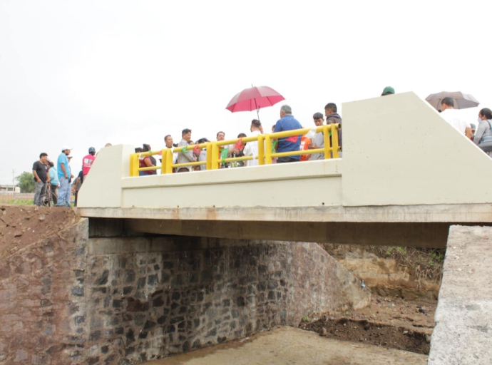 Cacaloxuchitl estrena puente vehicular solicitado desde hace 25 años.