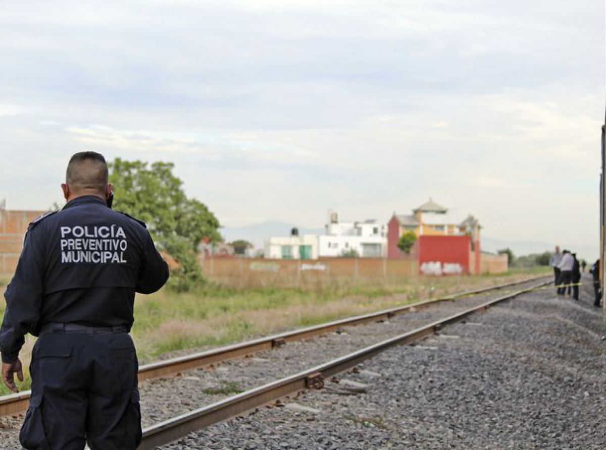 Hombre muere arrollado por el tren en Puebla; su cuerpo quedó a la mitad 