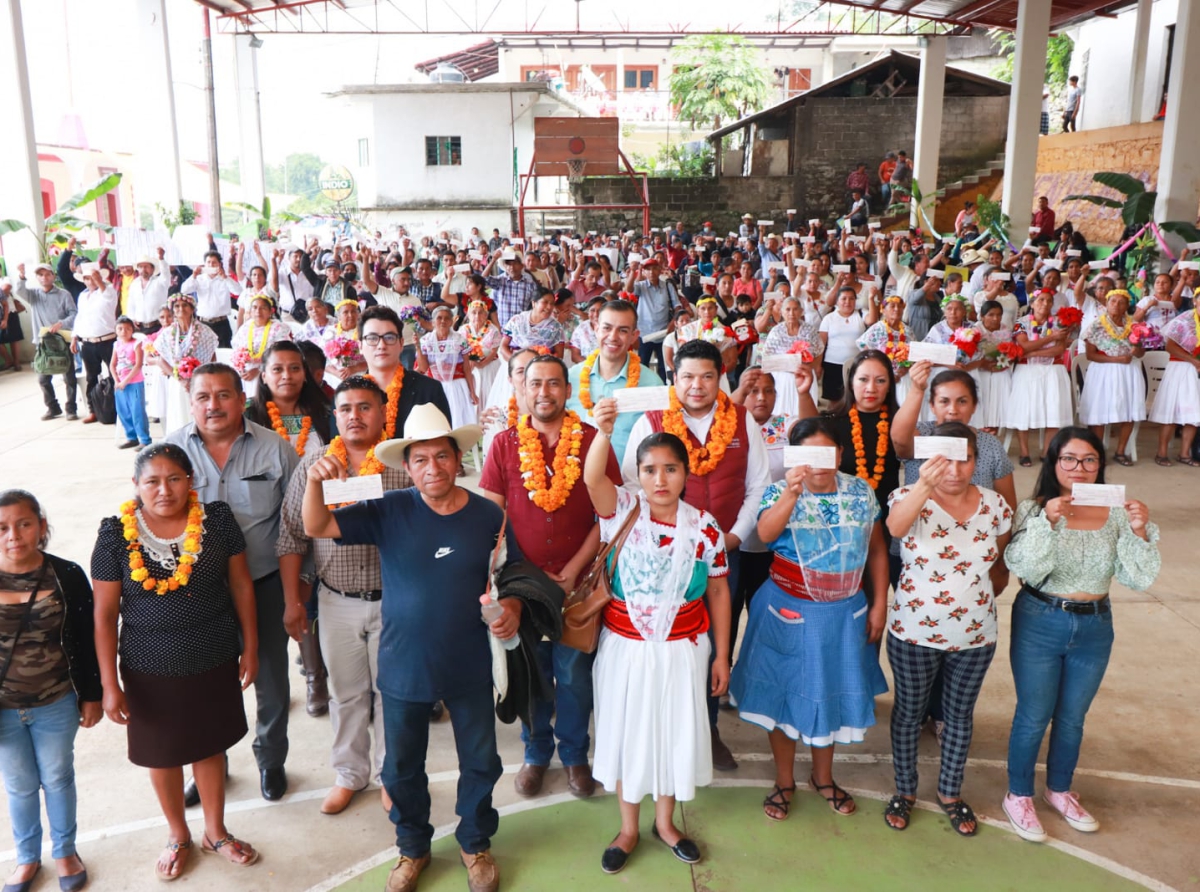 Entrega Trabajo becas de capacitación en la Sierra Norte