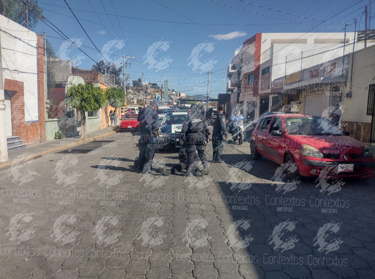 Masculino atropella a policía y se da a la fuga 