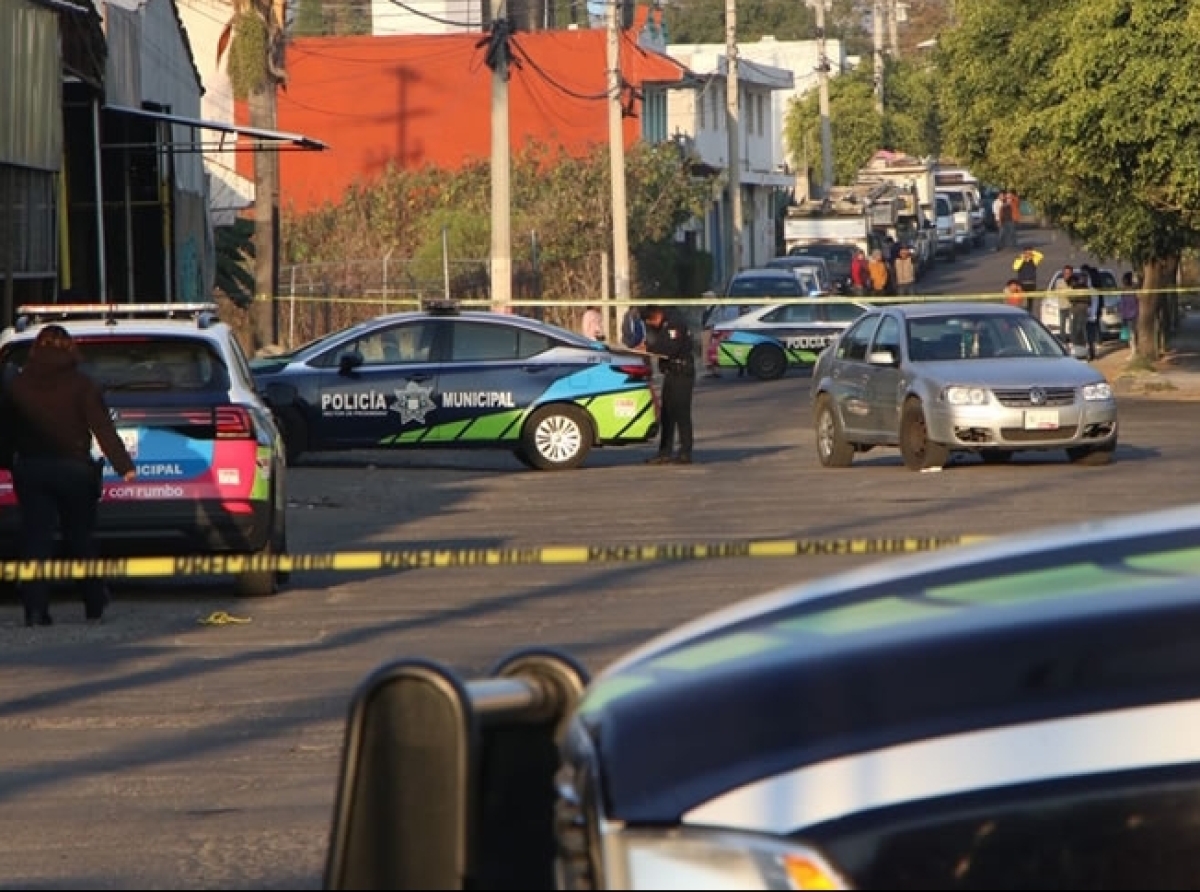 Localizan cuerpo calcinado afuera del Mercado Independencia en la ciudad de Puebla