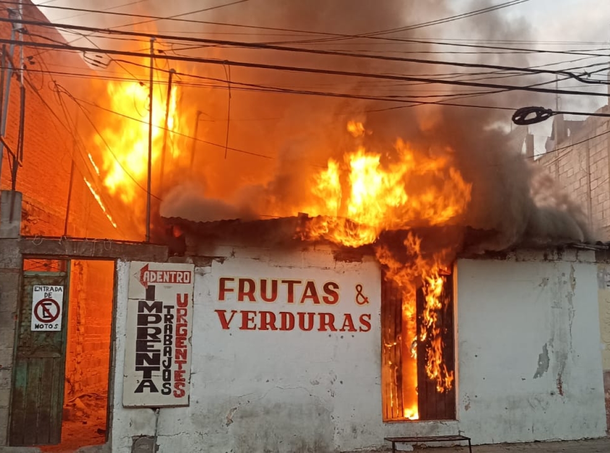 Incendio de casa habitación deja perdidas materiales en Atlixco 