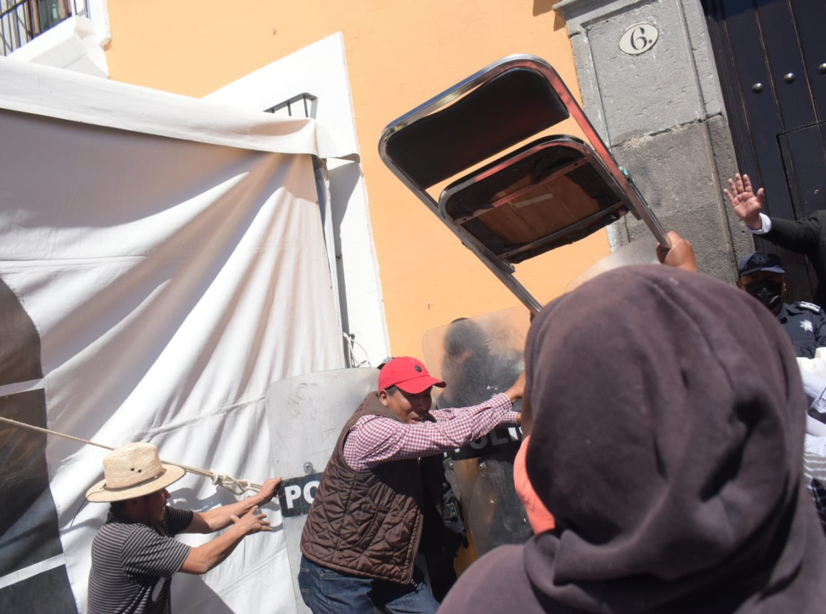 Durante manifestación por la verificación un policía resultó lesionado