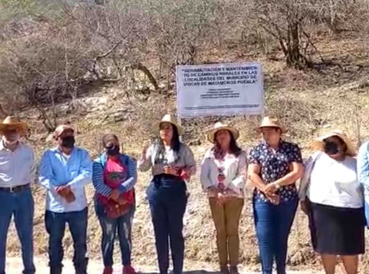 Irene Olea inició con los trabajos de rehabilitación y mantenimiento de caminos rurales en las localidades de Izúcar 