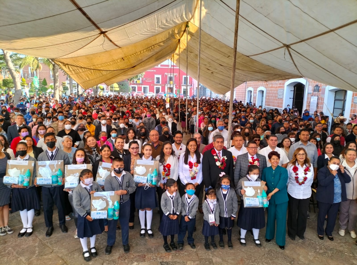 Gobierno de Puebla y Ayuntamiento de Atlixco entregan material de higiene a escuelas de la región