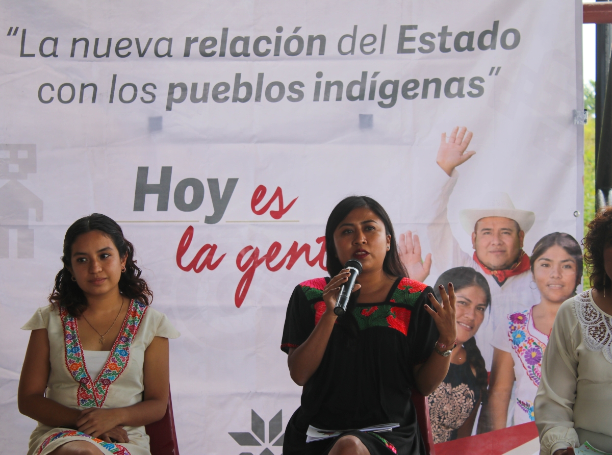 Con presentación de libros escritos por mujeres indígenas, gobierno estatal conmemoró el 8M