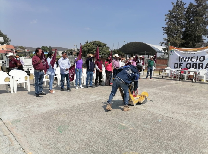 Inician obra de techado, piso y gradas en escuela primaria Benito Juárez 