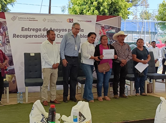 Entregan apoyos al campo en Atzitzihuacan y Tochimilco 