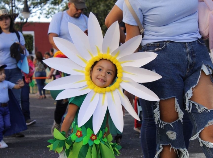 Con la participación de más de 2 mil personas se realizó Desfile de Primavera en Atlixco 